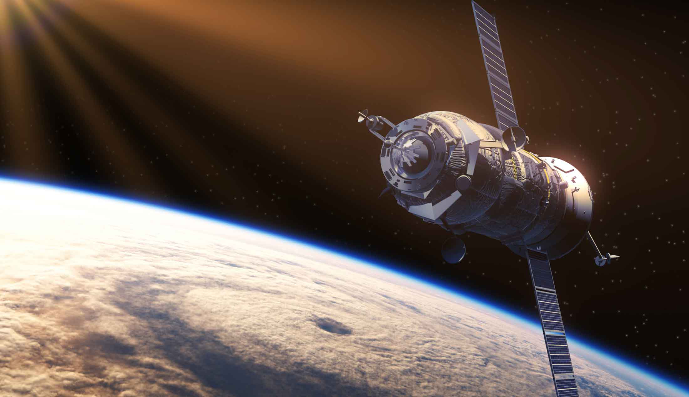 En satelit svävar i rymden högt ovan jorden.